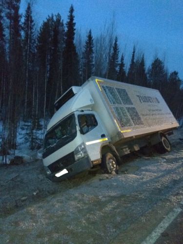 Под Ухтой произошел наезд на стоящий на обочине автобус